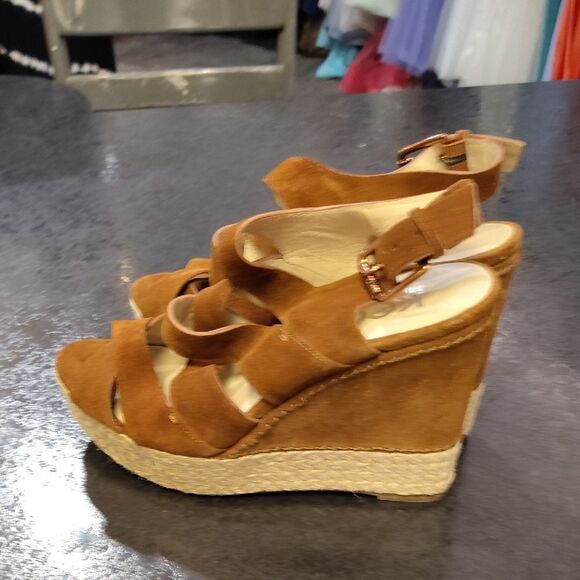 Michael Kors Tan Wedge Sandals with Strappy Design - Picture 3 of 6